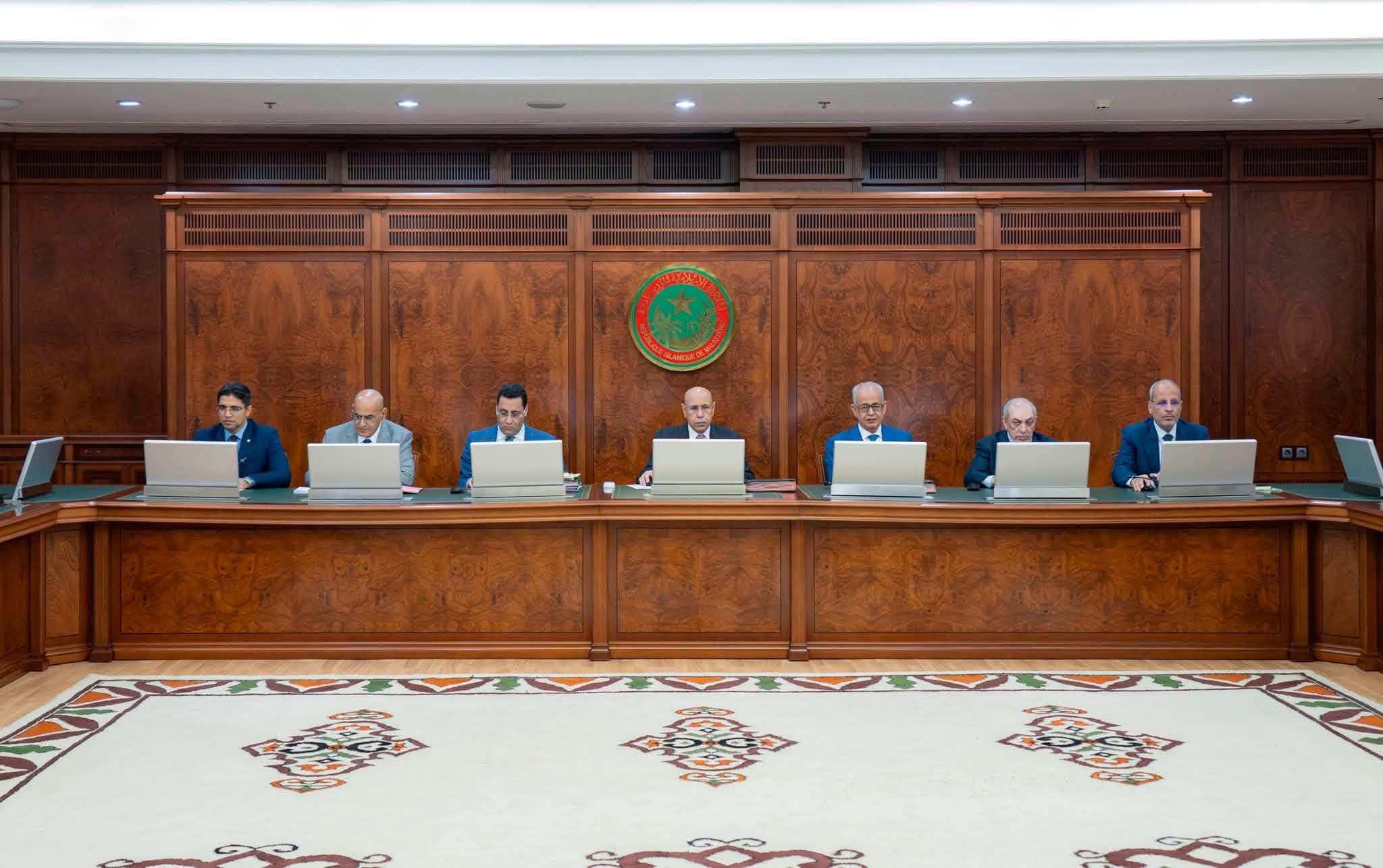 مجلس الوزراء يصادق على ثلاثة مشاريع مراسيم (نص البيان)