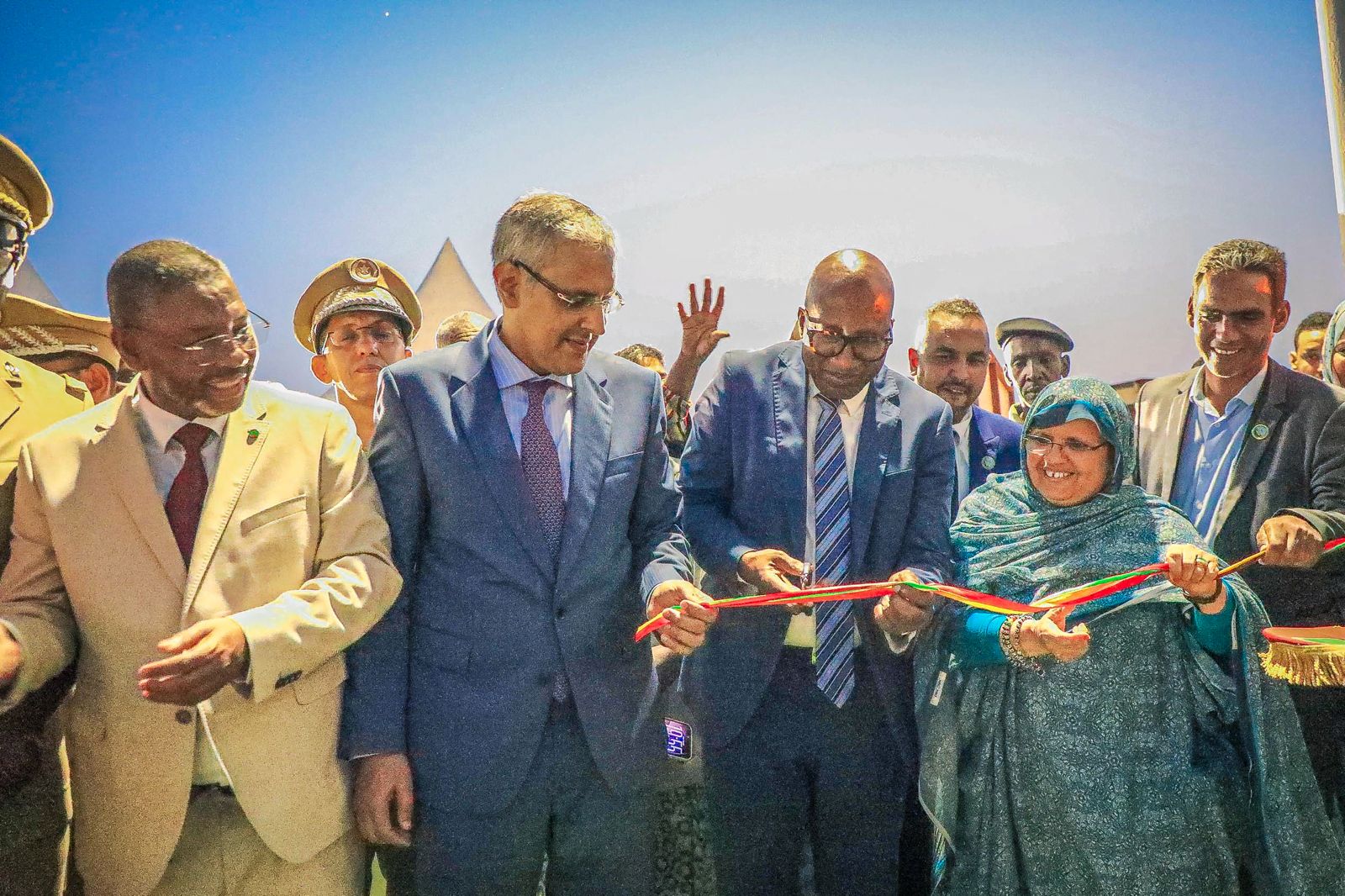 جهة نواكشوط تدشن مشروعا لتأهيل الإنارة العمومية بالطاقة الشمسية بالميناء