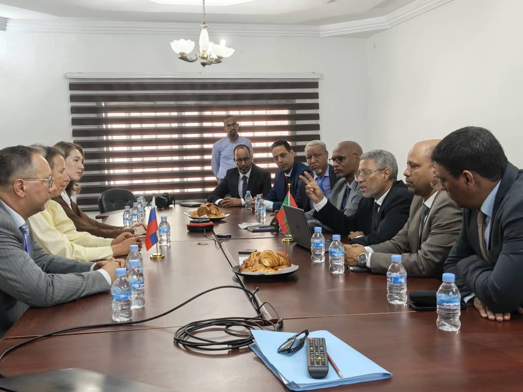 المدير العام للمعهد العالي للقضاء والمهن القضائية يجتمع بوفد روسي